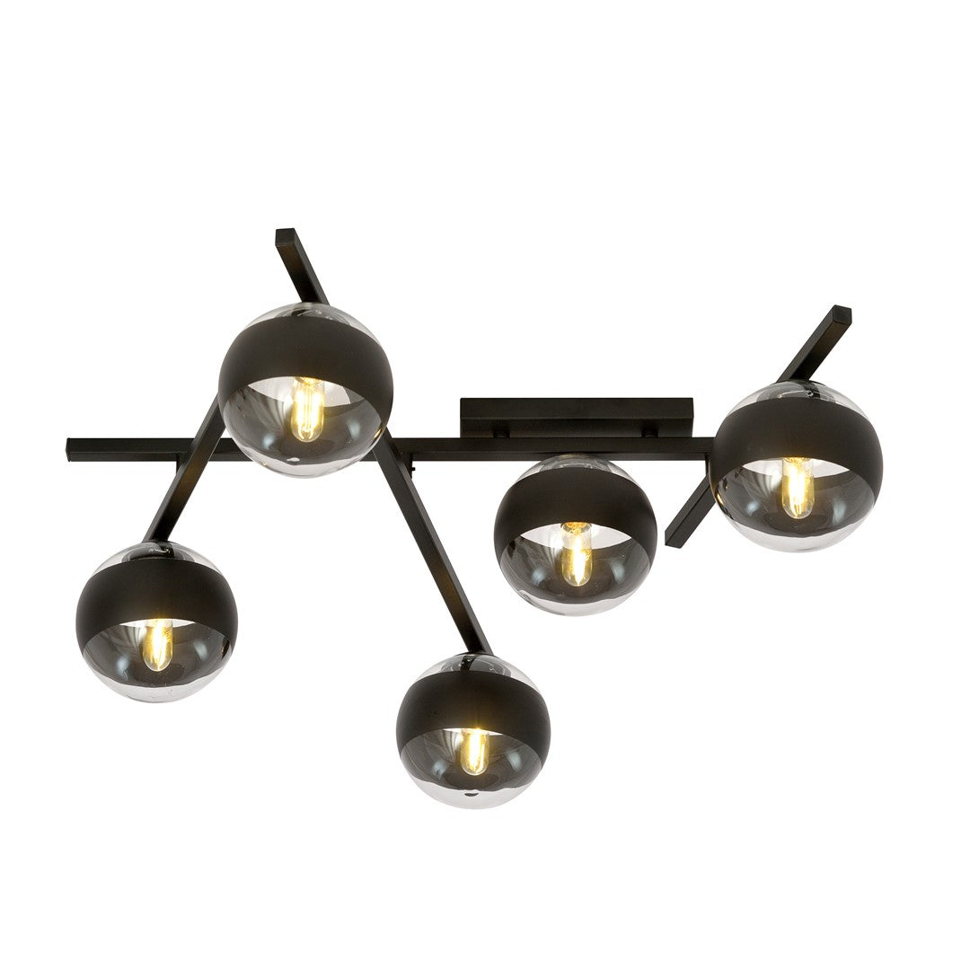 SEO Description: LUKKA šviestuvas yra modernių ir tradicinių interjerų serija, puikiai apšviečianti erdves. Stiklo šešėliai suteikia elegancijos ir lengvumo, o minimalistinis dizainas efektyviai apšviečia plotus.